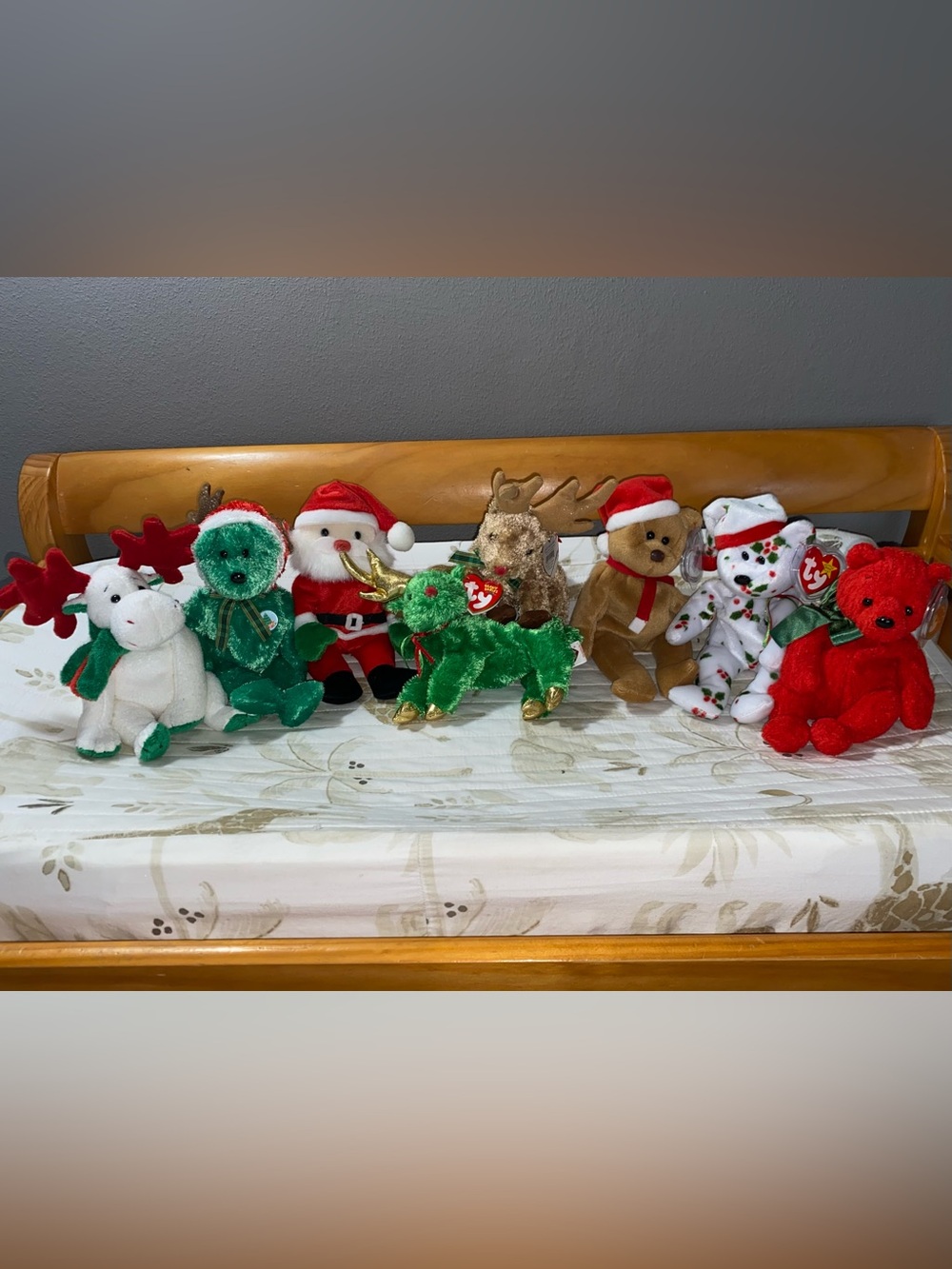 8 TY CHRISTMAS BEANIE BABY - LIKE NEW